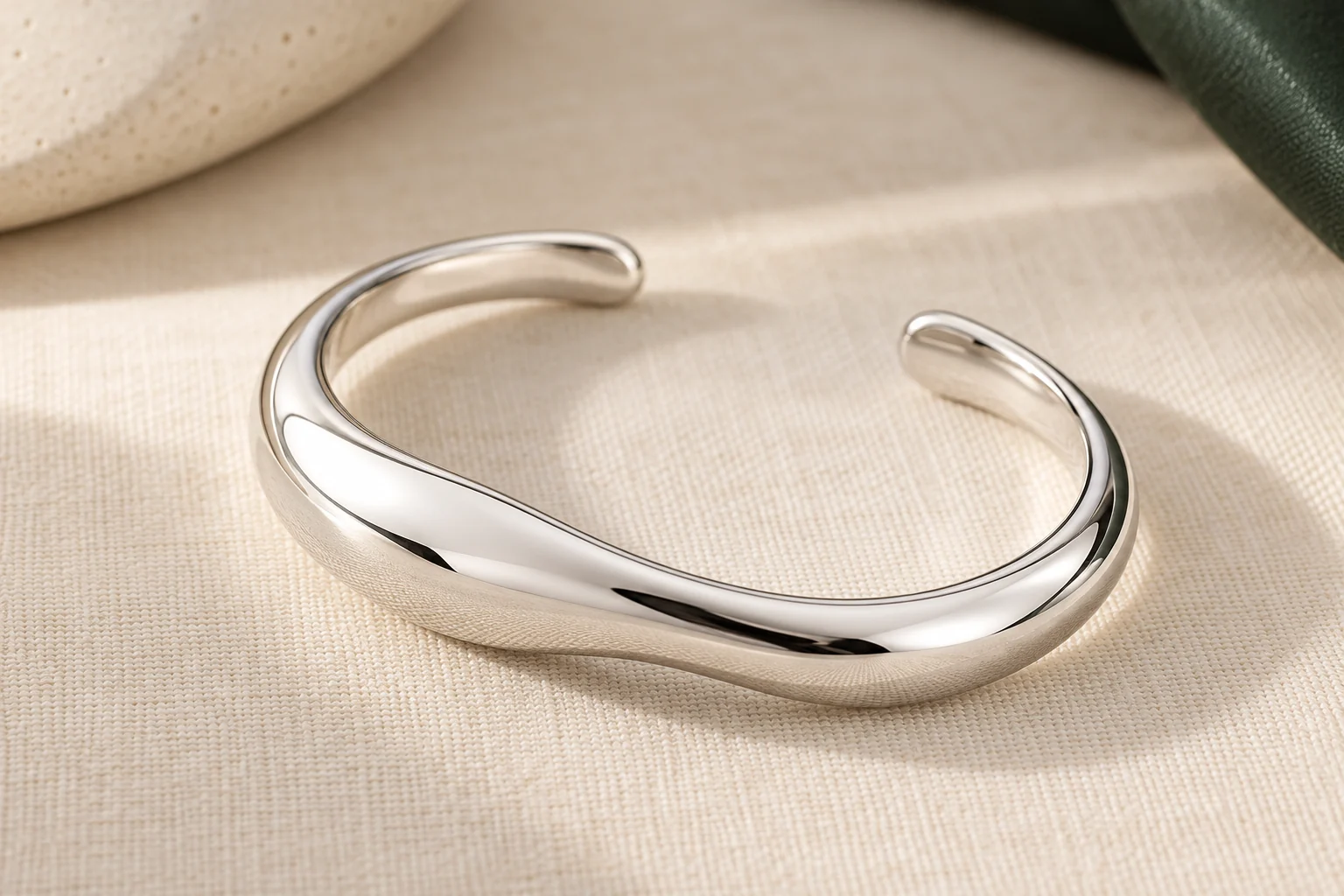 Sculptural open bangle